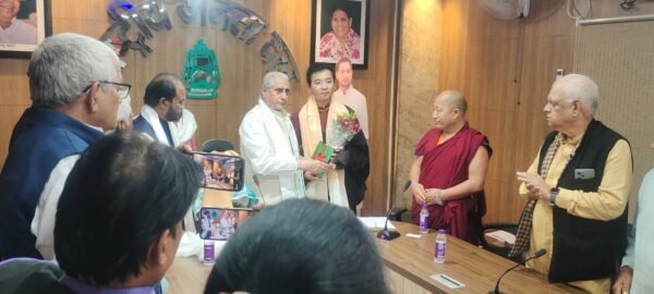 तिब्बत के सांसद कुंगा सोटोप एवं  तेनजिंग जिगदाल को राजद प्रदेश अध्यक्ष ने किया सम्मानित